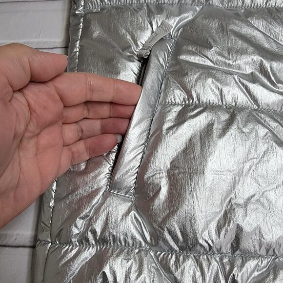 Girls Heavyweight Puffer Vest Silver Metallic Size XXL (14-16) - Picture 2 of 7